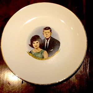 Commemorative plate of Jackie and JFK